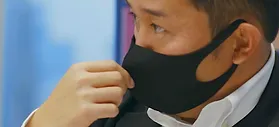 Product-designer-holding-mask-pastel-นักออกแบบผลิตภัณท์-หน้ากากพาสเทล